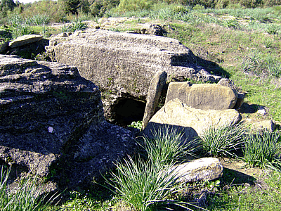 Ver tambin: Monumentos megalticos.