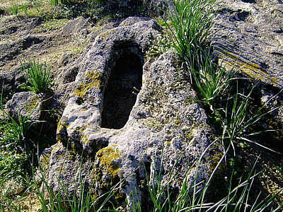 Tumba antropomorfa en la Necrpolis de los Algarbes (Tarifa).