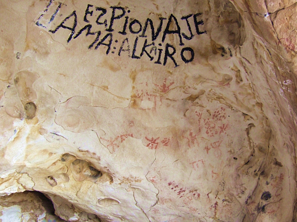 Cueva de los Alemanes: Arte rupestre y pintadas ("graffiti").