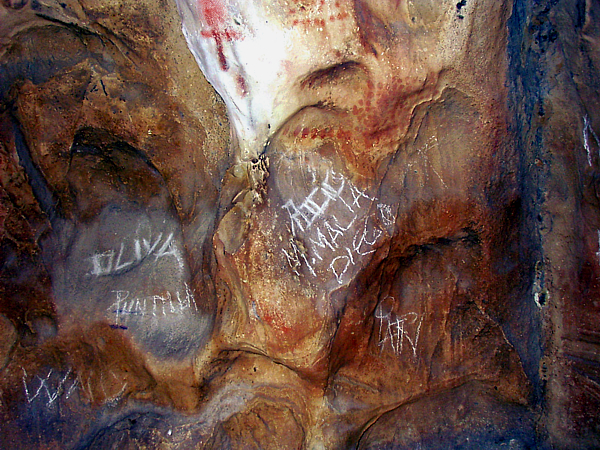 Arte rupestre y pintadas ("graffiti").