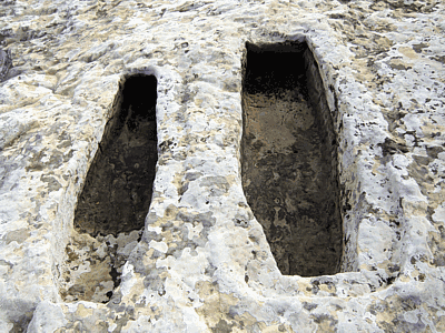 Tumbas antropomorfas.